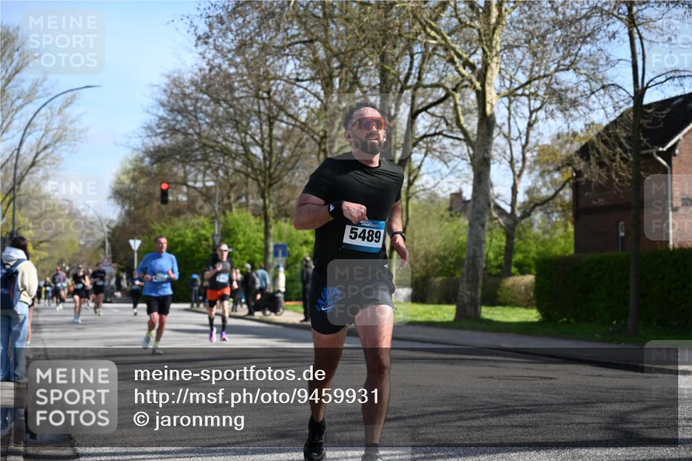 12.04.2026 - 45. Internationalen Wilhelmsburger Insellauf J. Mangold http://msf.ph/oto/9459931 12.04.2026 10:41:12 Ziel 5247, 5299, 5315, 5288, 3444, 5254, 2148, 5489, 4645, 4646, 5560, 4295, 5038, 4674, 5034, 3861, 5545, 2812, 5270, 5416, 4963, 3831, 4602, 4667, 4667, 3229, 3201, 2869, 2479, 3892, 4483, 5654 meine-sportfotos.de