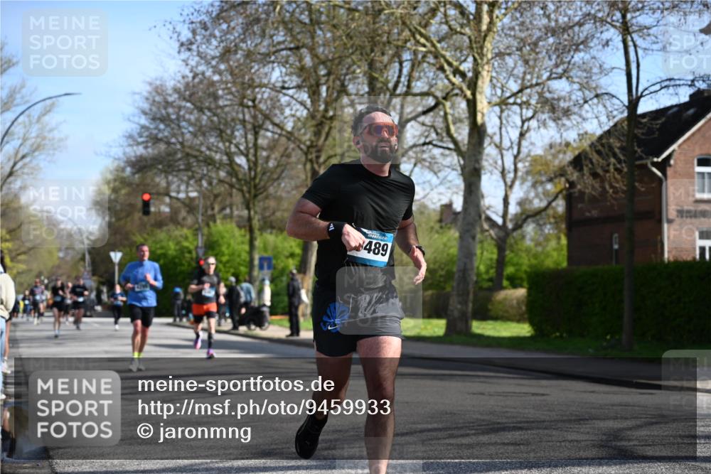 12.04.2026 - 45. Internationalen Wilhelmsburger Insellauf J. Mangold http://msf.ph/oto/9459933 12.04.2026 10:41:12 Ziel 5247, 5299, 5315, 5288, 3444, 5254, 2148, 5489, 4645, 4646, 5560, 4295, 5038, 4674, 5034, 3861, 5545, 2812, 5270, 5416, 4963, 3831, 4602, 4667, 4667, 3229, 3201, 2869, 2479, 3892, 4483, 5654 meine-sportfotos.de
