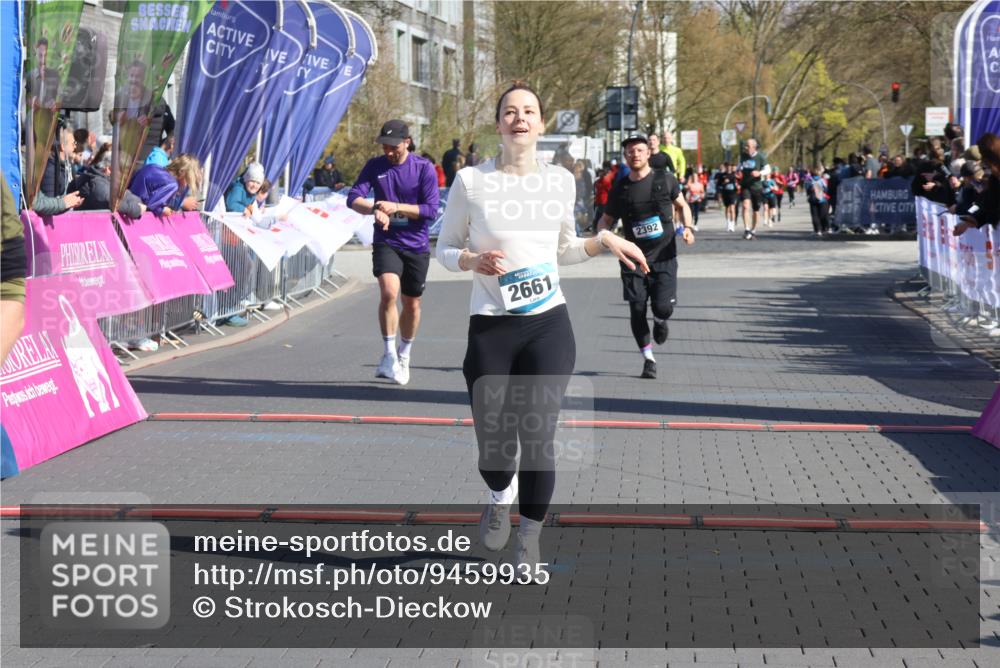 12.04.2026 - 45. Internationalen Wilhelmsburger Insellauf Strokosch-Dieckow http://msf.ph/oto/9459935 12.04.2026 10:49:51 Ziel 3363, 2661, 4715, 2392 meine-sportfotos.de