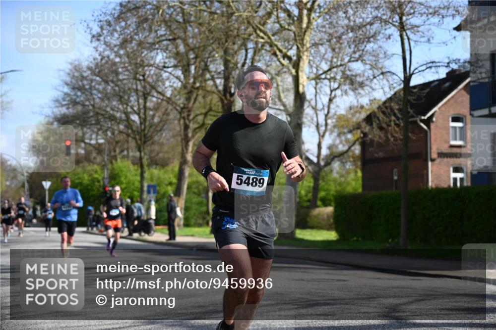 12.04.2026 - 45. Internationalen Wilhelmsburger Insellauf J. Mangold http://msf.ph/oto/9459936 12.04.2026 10:41:13 Ziel 5247, 5299, 5315, 5288, 3444, 5254, 2148, 5489, 4645, 4646, 5560, 4295, 5038, 4674, 5034, 5034, 3861, 5545, 2812, 5270, 5416, 4963, 3831, 4602, 4667, 3229, 3229, 3201, 2869, 2479, 3892, 4483, 5654 meine-sportfotos.de
