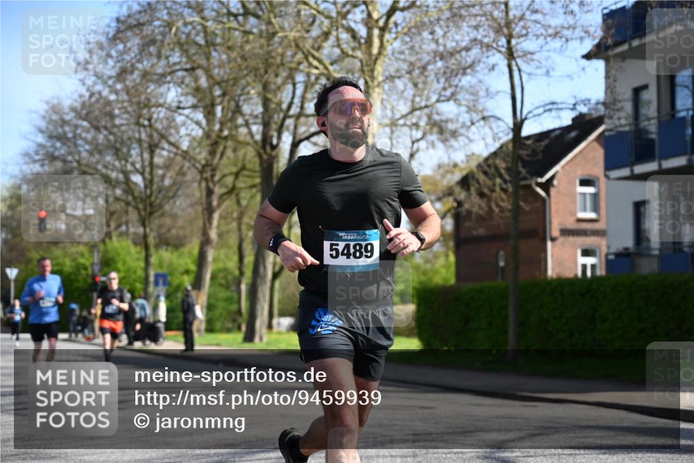 12.04.2026 - 45. Internationalen Wilhelmsburger Insellauf J. Mangold http://msf.ph/oto/9459939 12.04.2026 10:41:13 Ziel 5247, 5299, 5315, 5288, 3444, 5254, 2148, 5489, 4645, 4646, 5560, 4295, 5038, 4674, 5034, 5034, 3861, 5545, 2812, 5270, 5416, 4963, 3831, 4602, 4667, 3229, 3229, 3201, 2869, 2479, 3892, 4483, 5654 meine-sportfotos.de