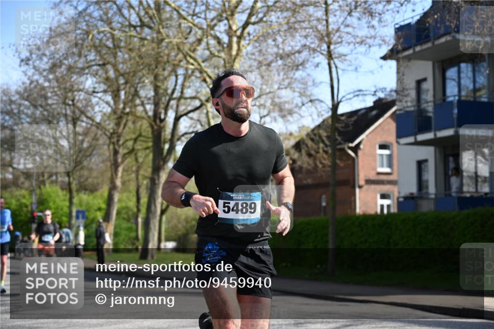 12.04.2026 - 45. Internationalen Wilhelmsburger Insellauf J. Mangold http://msf.ph/oto/9459940 12.04.2026 10:41:13 Ziel 5247, 5299, 5315, 5288, 3444, 5254, 2148, 5489, 4645, 4646, 5560, 4295, 5038, 4674, 5034, 5034, 3861, 5545, 2812, 5270, 5416, 4963, 3831, 4602, 4667, 3229, 3229, 3201, 2869, 2479, 3892, 4483, 5654 meine-sportfotos.de