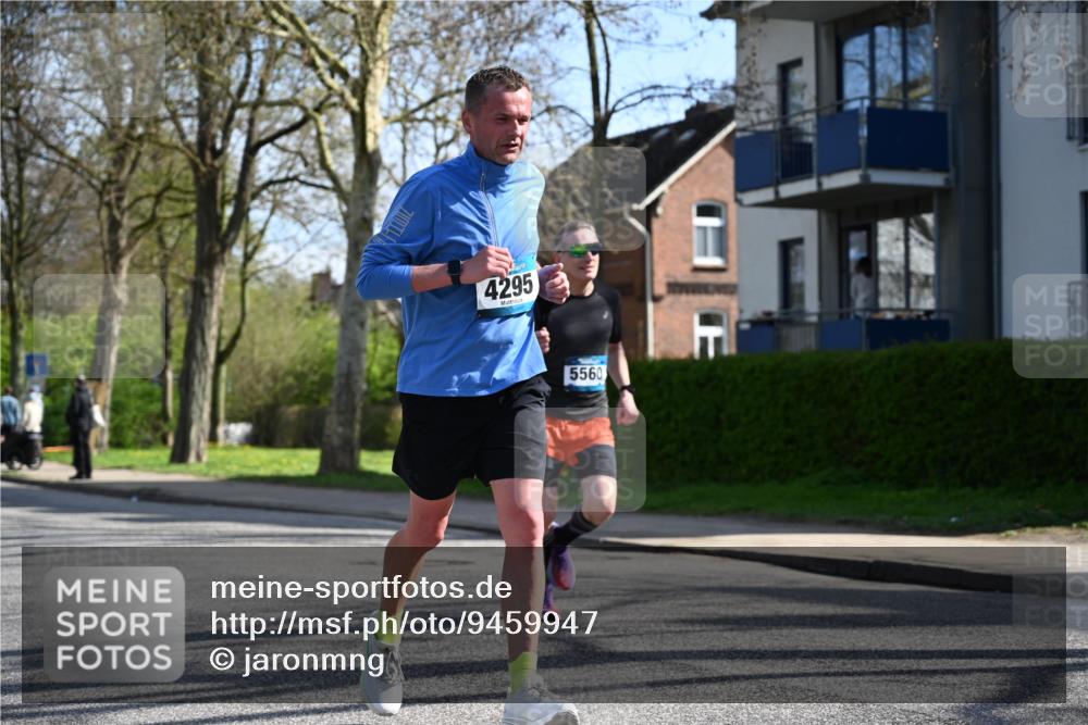 12.04.2026 - 45. Internationalen Wilhelmsburger Insellauf J. Mangold http://msf.ph/oto/9459947 12.04.2026 10:41:17 Ziel 5315, 5288, 3444, 5254, 2148, 5489, 4645, 4646, 5560, 4295, 5038, 4674, 5034, 3861, 5545, 2812, 5270, 5416, 4963, 3831, 4602, 4667, 3229, 3201, 3201, 2869, 2479, 3892, 4483, 5654 meine-sportfotos.de