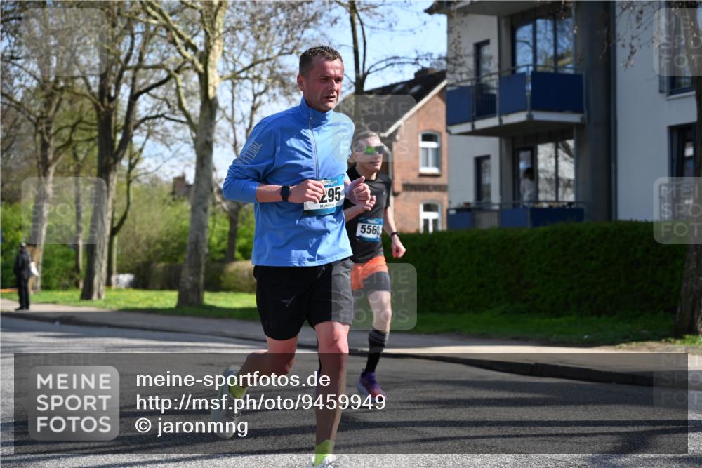 12.04.2026 - 45. Internationalen Wilhelmsburger Insellauf J. Mangold http://msf.ph/oto/9459949 12.04.2026 10:41:17 Ziel 5315, 5288, 3444, 5254, 2148, 5489, 4645, 4646, 5560, 4295, 5038, 4674, 5034, 3861, 5545, 2812, 5270, 5416, 4963, 3831, 4602, 4667, 3229, 3201, 3201, 2869, 2479, 3892, 4483, 5654 meine-sportfotos.de