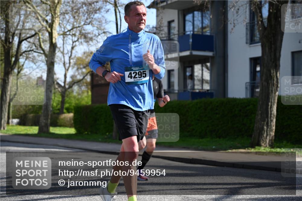 12.04.2026 - 45. Internationalen Wilhelmsburger Insellauf J. Mangold http://msf.ph/oto/9459954 12.04.2026 10:41:17 Ziel 5315, 5288, 3444, 5254, 2148, 5489, 4645, 4646, 5560, 4295, 5038, 4674, 5034, 3861, 5545, 2812, 5270, 5416, 4963, 3831, 4602, 4667, 3229, 3201, 3201, 2869, 2479, 3892, 4483, 5654 meine-sportfotos.de