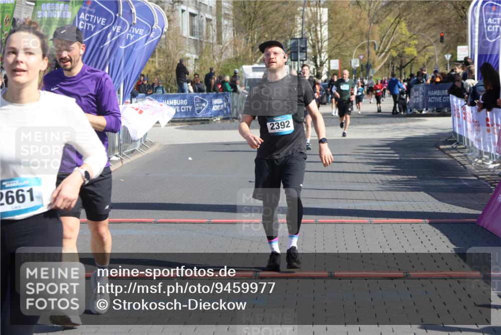 12.04.2026 - 45. Internationalen Wilhelmsburger Insellauf Strokosch-Dieckow http://msf.ph/oto/9459977 12.04.2026 10:49:54 Ziel 2661, 4715, 2392 meine-sportfotos.de