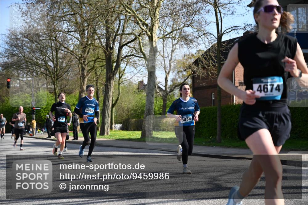 12.04.2026 - 45. Internationalen Wilhelmsburger Insellauf J. Mangold http://msf.ph/oto/9459986 12.04.2026 10:41:23 Ziel 2148, 5489, 4645, 4646, 5560, 4295, 5038, 4674, 5034, 3861, 5545, 2812, 5270, 5416, 4963, 3831, 4602, 4963, 3831, 4602, 4667, 3229, 3201, 2869, 2479, 3892, 4483, 5654, 2836 meine-sportfotos.de