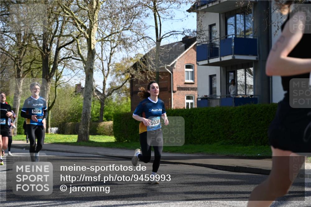 12.04.2026 - 45. Internationalen Wilhelmsburger Insellauf J. Mangold http://msf.ph/oto/9459993 12.04.2026 10:41:24 Ziel 4645, 4646, 5560, 4295, 5038, 4674, 5034, 3861, 5545, 2812, 5270, 5416, 4963, 3831, 4602, 4667, 4667, 3229, 3201, 2869, 2479, 3892, 4483, 5654, 5654, 2836 meine-sportfotos.de