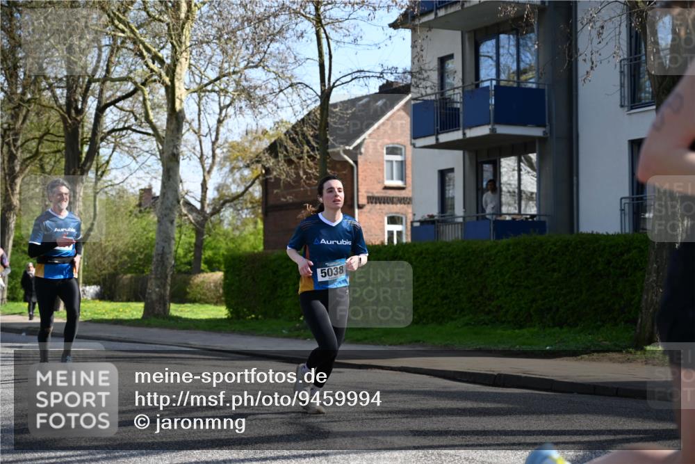 12.04.2026 - 45. Internationalen Wilhelmsburger Insellauf J. Mangold http://msf.ph/oto/9459994 12.04.2026 10:41:24 Ziel 4645, 4646, 5560, 4295, 5038, 4674, 5034, 3861, 5545, 2812, 5270, 5416, 4963, 3831, 4602, 4667, 4667, 3229, 3201, 2869, 2479, 3892, 4483, 5654, 5654, 2836 meine-sportfotos.de