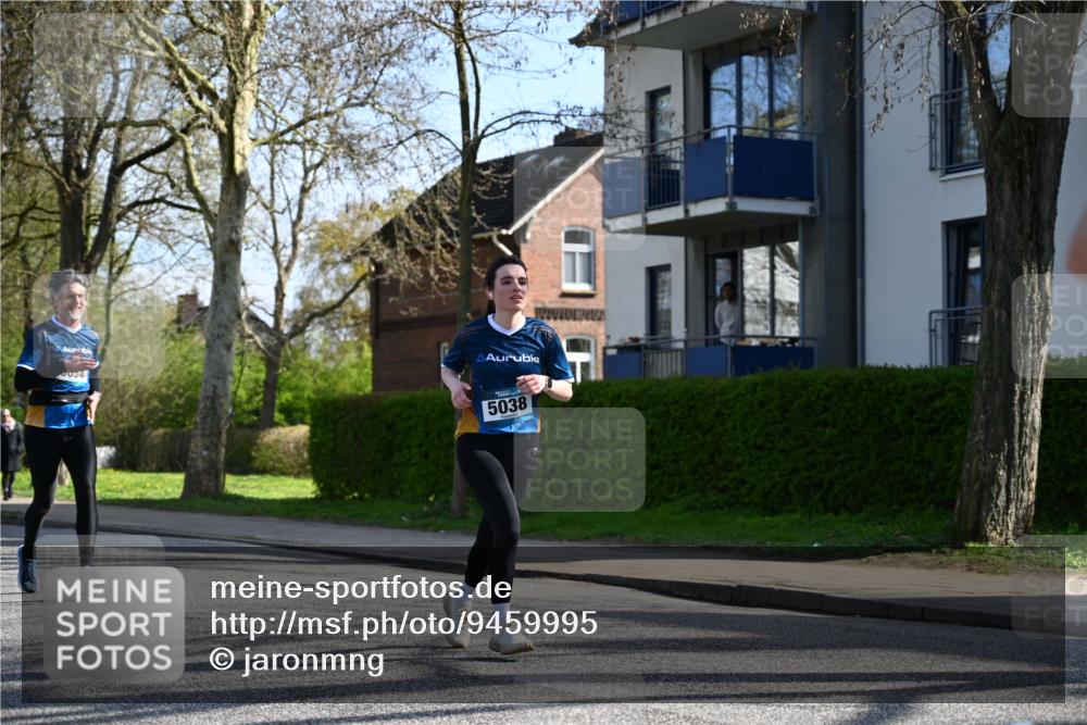 12.04.2026 - 45. Internationalen Wilhelmsburger Insellauf J. Mangold http://msf.ph/oto/9459995 12.04.2026 10:41:24 Ziel 4645, 4646, 5560, 4295, 5038, 4674, 5034, 3861, 5545, 2812, 5270, 5416, 4963, 3831, 4602, 4667, 4667, 3229, 3201, 2869, 2479, 3892, 4483, 5654, 5654, 2836 meine-sportfotos.de