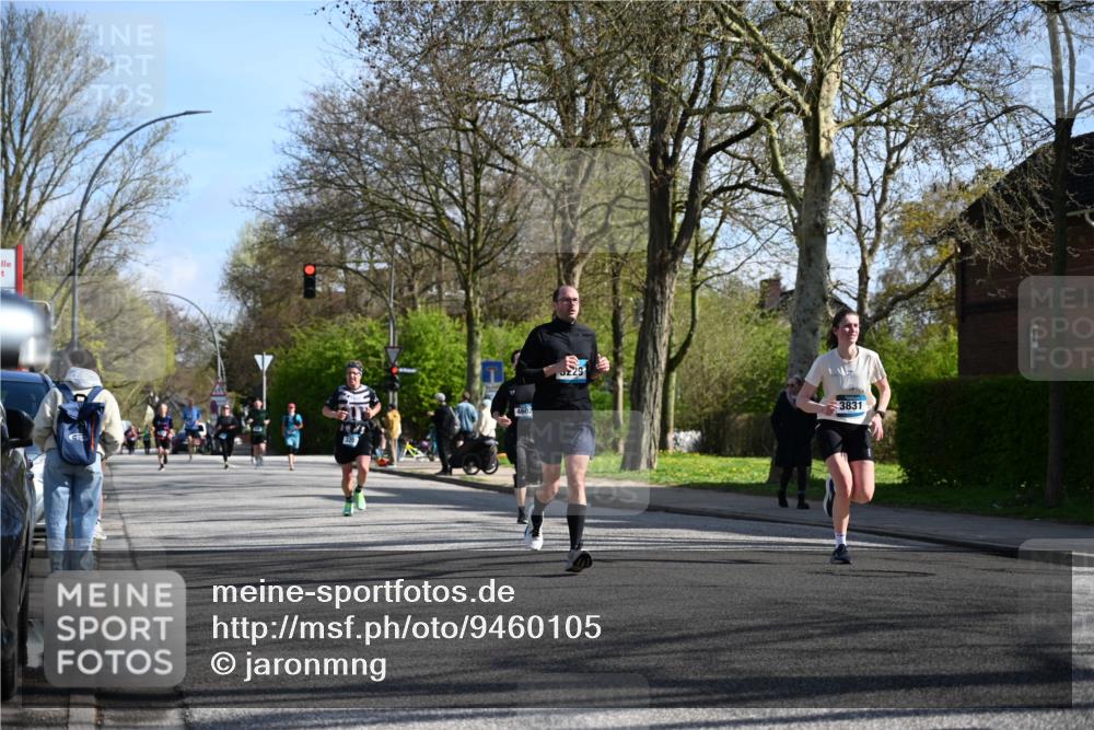 12.04.2026 - 45. Internationalen Wilhelmsburger Insellauf J. Mangold http://msf.ph/oto/9460105 12.04.2026 10:41:35 Ziel 5038, 4674, 5034, 3861, 5545, 2812, 5270, 5416, 4963, 3831, 4602, 4667, 3229, 3201, 2869, 2479, 3892, 4483, 5654, 2836, 4615, 2222, 3419, 4042, 3991 meine-sportfotos.de
