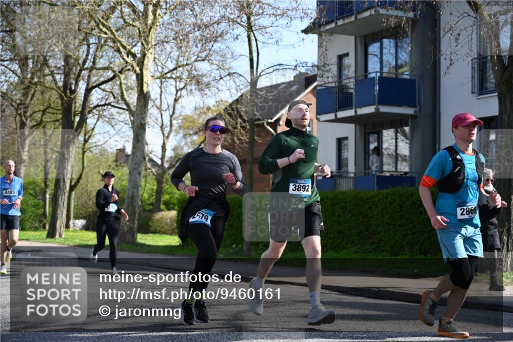 12.04.2026 - 45. Internationalen Wilhelmsburger Insellauf J. Mangold http://msf.ph/oto/9460161 12.04.2026 10:41:48 Ziel 4963, 3831, 4602, 4667, 3229, 3201, 2869, 2479, 3892, 4483, 5654, 2836, 4615, 2222, 3419, 4042, 3991, 2262, 2263, 2262, 2263 meine-sportfotos.de