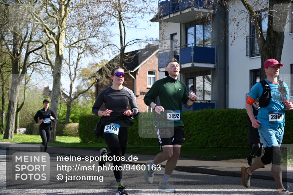 12.04.2026 - 45. Internationalen Wilhelmsburger Insellauf J. Mangold http://msf.ph/oto/9460163 12.04.2026 10:41:48 Ziel 4963, 3831, 4602, 4667, 3229, 3201, 2869, 2479, 3892, 4483, 5654, 2836, 4615, 2222, 3419, 4042, 3991, 2262, 2263, 2262, 2263 meine-sportfotos.de