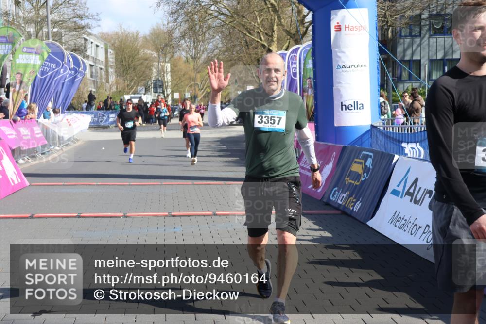 12.04.2026 - 45. Internationalen Wilhelmsburger Insellauf Strokosch-Dieckow http://msf.ph/oto/9460164 12.04.2026 10:50:05 Ziel 3357, 2655, 5441, 3546 meine-sportfotos.de