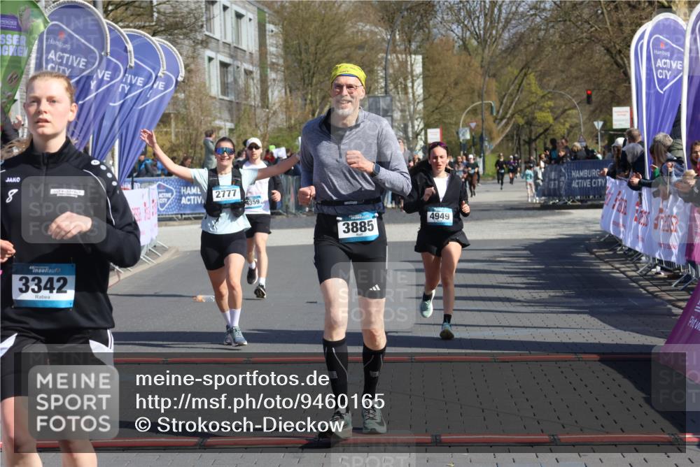 12.04.2026 - 45. Internationalen Wilhelmsburger Insellauf Strokosch-Dieckow http://msf.ph/oto/9460165 12.04.2026 11:07:33 Ziel 3342, 3885, 2777, 4949, 4359 meine-sportfotos.de