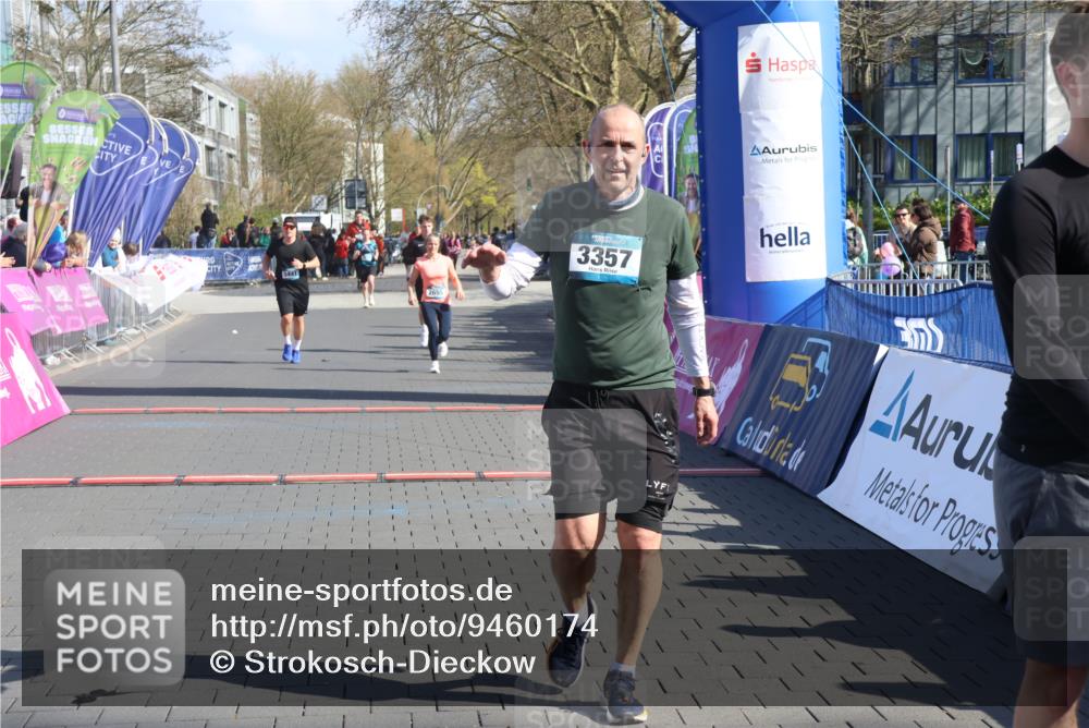 12.04.2026 - 45. Internationalen Wilhelmsburger Insellauf Strokosch-Dieckow http://msf.ph/oto/9460174 12.04.2026 10:50:05 Ziel 3357, 2655, 5441, 3546 meine-sportfotos.de