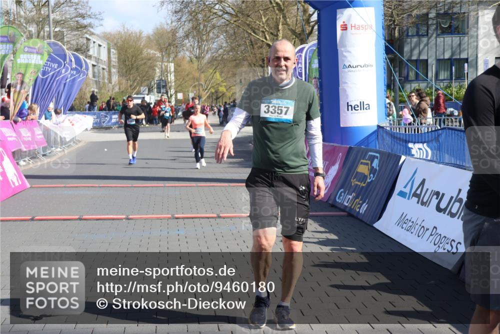 12.04.2026 - 45. Internationalen Wilhelmsburger Insellauf Strokosch-Dieckow http://msf.ph/oto/9460180 12.04.2026 10:50:05 Ziel 3357, 2655, 5441, 3546 meine-sportfotos.de