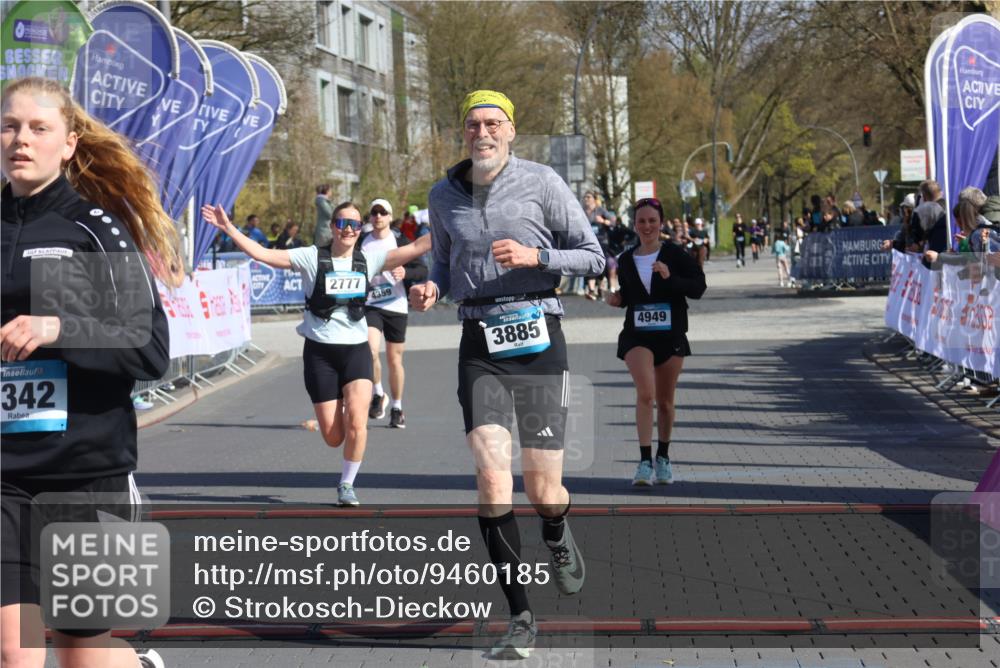 12.04.2026 - 45. Internationalen Wilhelmsburger Insellauf Strokosch-Dieckow http://msf.ph/oto/9460185 12.04.2026 11:07:33 Ziel 3342, 3885, 2777, 4949, 4359 meine-sportfotos.de