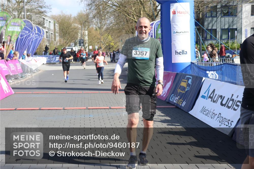 12.04.2026 - 45. Internationalen Wilhelmsburger Insellauf Strokosch-Dieckow http://msf.ph/oto/9460187 12.04.2026 10:50:05 Ziel 3357, 2655, 5441, 3546 meine-sportfotos.de