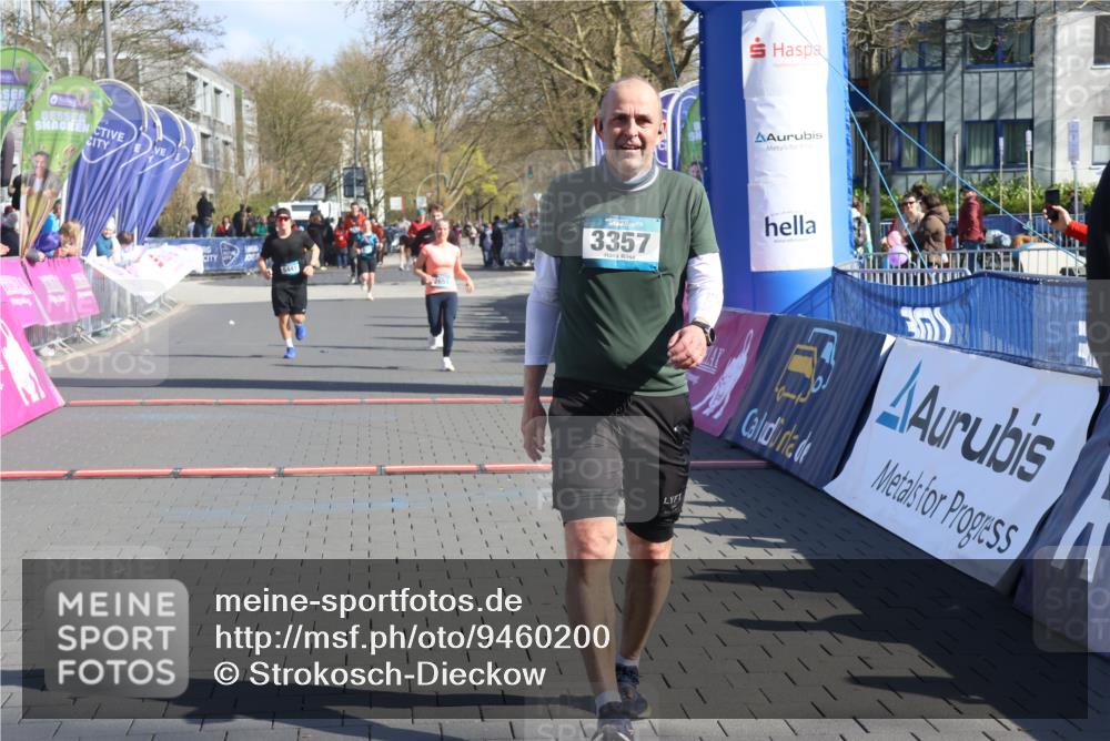 12.04.2026 - 45. Internationalen Wilhelmsburger Insellauf Strokosch-Dieckow http://msf.ph/oto/9460200 12.04.2026 10:50:05 Ziel 3357, 2655, 5441, 3546 meine-sportfotos.de