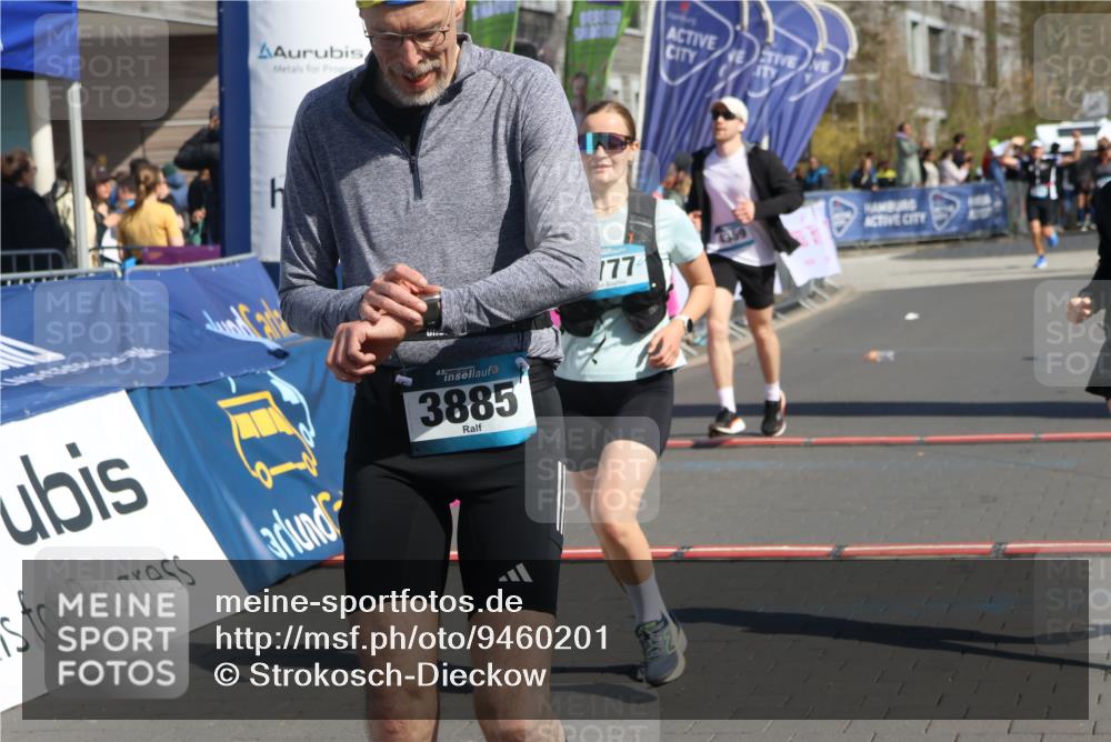 12.04.2026 - 45. Internationalen Wilhelmsburger Insellauf Strokosch-Dieckow http://msf.ph/oto/9460201 12.04.2026 11:07:36 Ziel 3885, 2777, 4949, 4359 meine-sportfotos.de