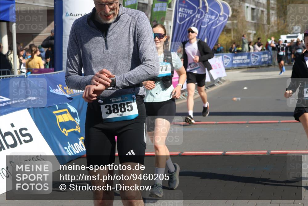 12.04.2026 - 45. Internationalen Wilhelmsburger Insellauf Strokosch-Dieckow http://msf.ph/oto/9460205 12.04.2026 11:07:36 Ziel 3885, 2777, 4949, 4359 meine-sportfotos.de