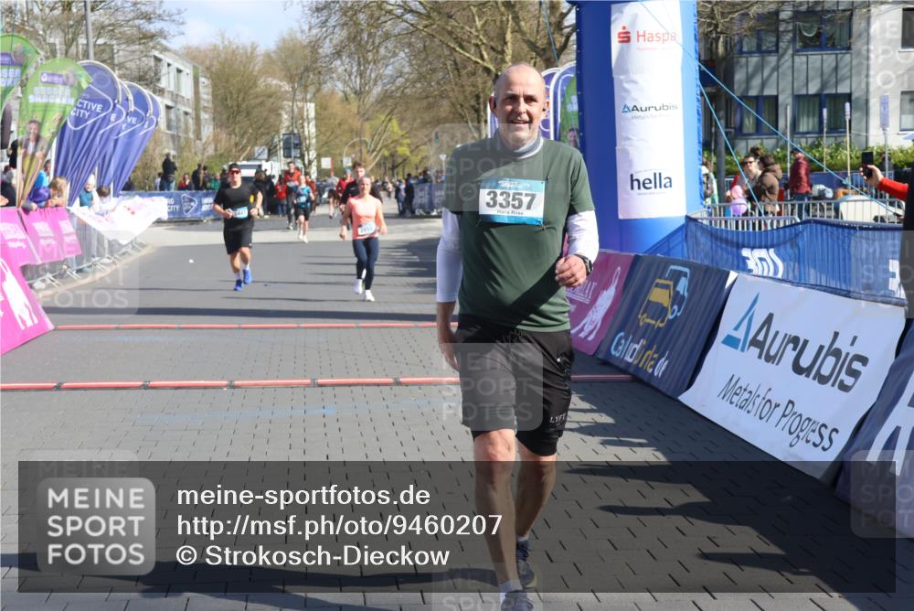 12.04.2026 - 45. Internationalen Wilhelmsburger Insellauf Strokosch-Dieckow http://msf.ph/oto/9460207 12.04.2026 10:50:05 Ziel 3357, 2655, 5441, 3546 meine-sportfotos.de