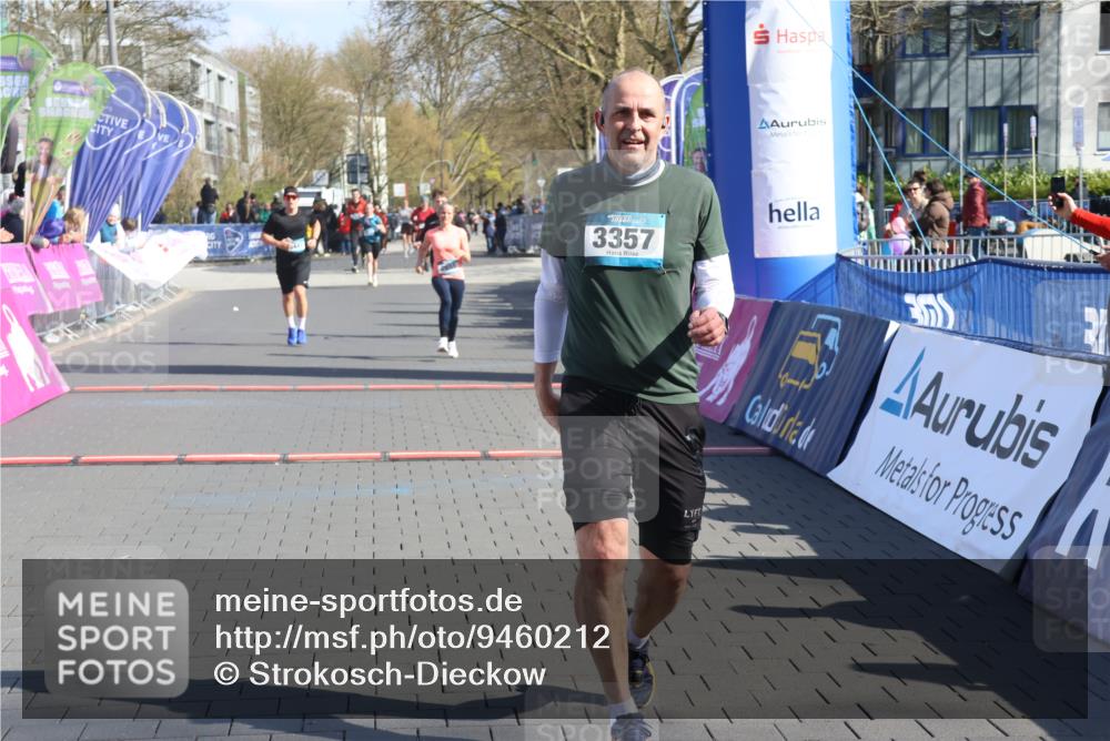 12.04.2026 - 45. Internationalen Wilhelmsburger Insellauf Strokosch-Dieckow http://msf.ph/oto/9460212 12.04.2026 10:50:05 Ziel 3357, 2655, 5441, 3546 meine-sportfotos.de