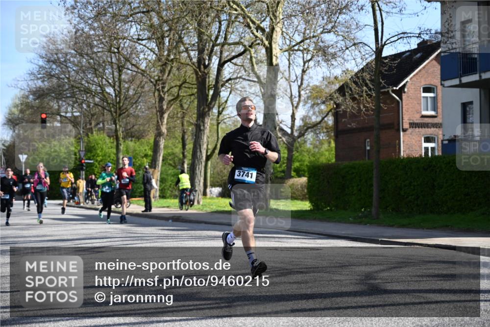 12.04.2026 - 45. Internationalen Wilhelmsburger Insellauf J. Mangold http://msf.ph/oto/9460215 12.04.2026 10:42:03 Ziel 2836, 4615, 2222, 3419, 4042, 3991, 2262, 2263, 2252, 2252, 3091, 5442 meine-sportfotos.de