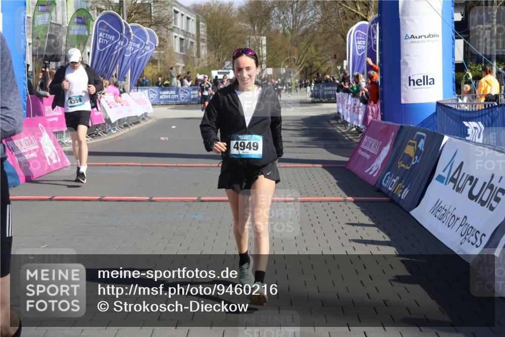 12.04.2026 - 45. Internationalen Wilhelmsburger Insellauf Strokosch-Dieckow http://msf.ph/oto/9460216 12.04.2026 11:07:37 Ziel 2777, 4949, 4359 meine-sportfotos.de