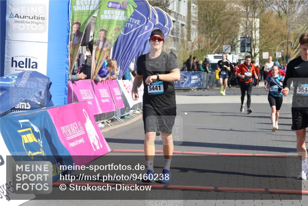12.04.2026 - 45. Internationalen Wilhelmsburger Insellauf Strokosch-Dieckow http://msf.ph/oto/9460238 12.04.2026 10:50:09 Ziel 2655, 5441, 3546, 2618 meine-sportfotos.de