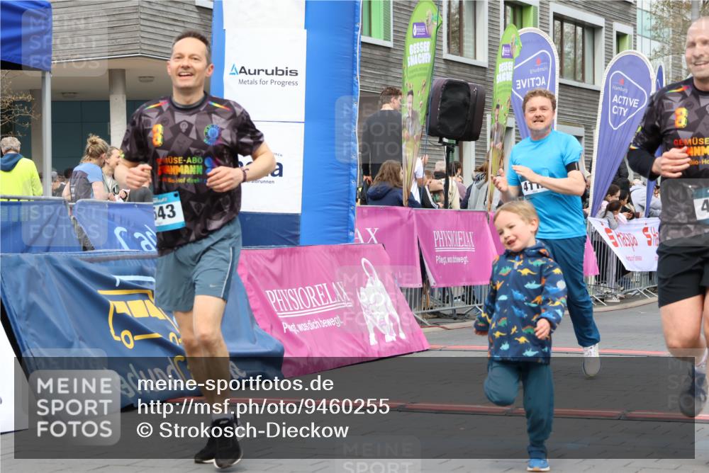 12.04.2026 - 45. Internationalen Wilhelmsburger Insellauf Strokosch-Dieckow http://msf.ph/oto/9460255 12.04.2026 13:19:37 Ziel 5019, 4543, 4793, 5786, 4112, 3071 meine-sportfotos.de
