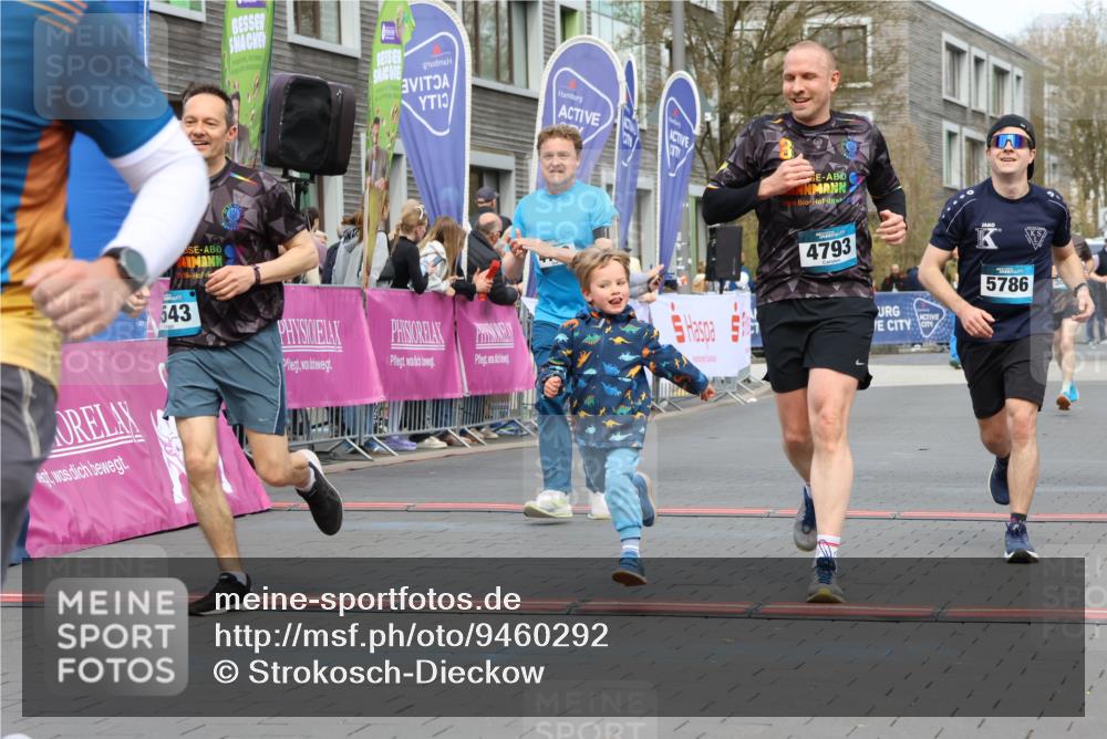 12.04.2026 - 45. Internationalen Wilhelmsburger Insellauf Strokosch-Dieckow http://msf.ph/oto/9460292 12.04.2026 13:19:37 Ziel 5019, 4543, 4793, 5786, 4112, 3071 meine-sportfotos.de
