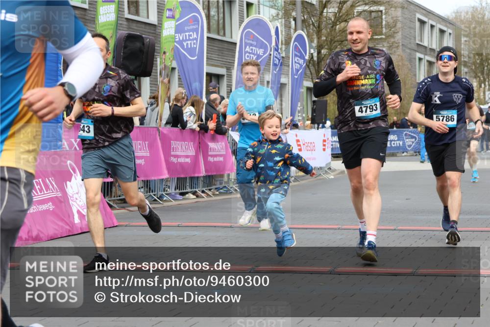 12.04.2026 - 45. Internationalen Wilhelmsburger Insellauf Strokosch-Dieckow http://msf.ph/oto/9460300 12.04.2026 13:19:36 Ziel 5019, 4543, 4793, 5786, 4112 meine-sportfotos.de