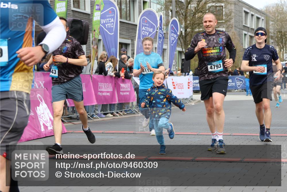 12.04.2026 - 45. Internationalen Wilhelmsburger Insellauf Strokosch-Dieckow http://msf.ph/oto/9460309 12.04.2026 13:19:36 Ziel 5019, 4543, 4793, 5786, 4112 meine-sportfotos.de