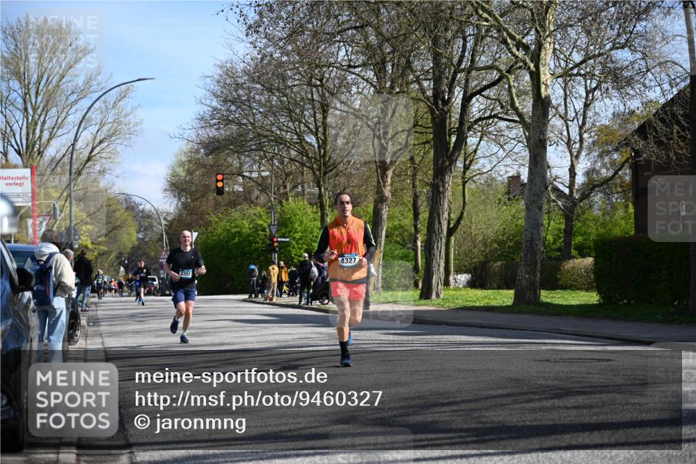 12.04.2026 - 45. Internationalen Wilhelmsburger Insellauf J. Mangold http://msf.ph/oto/9460327 12.04.2026 10:42:25 Ziel 2262, 2263, 2252, 3091, 5442, 5273, 2724, 2500, 3021, 5751, 5794, 3779, 5840, 2406, 4377 meine-sportfotos.de
