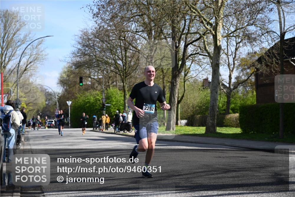 12.04.2026 - 45. Internationalen Wilhelmsburger Insellauf J. Mangold http://msf.ph/oto/9460351 12.04.2026 10:42:29 Ziel 2252, 3091, 5442, 5273, 5273, 2724, 2500, 3021, 5751, 5794, 3779, 3779, 5840, 2406, 4377, 3086, 3227, 4974, 5705, 2189, 5697 meine-sportfotos.de