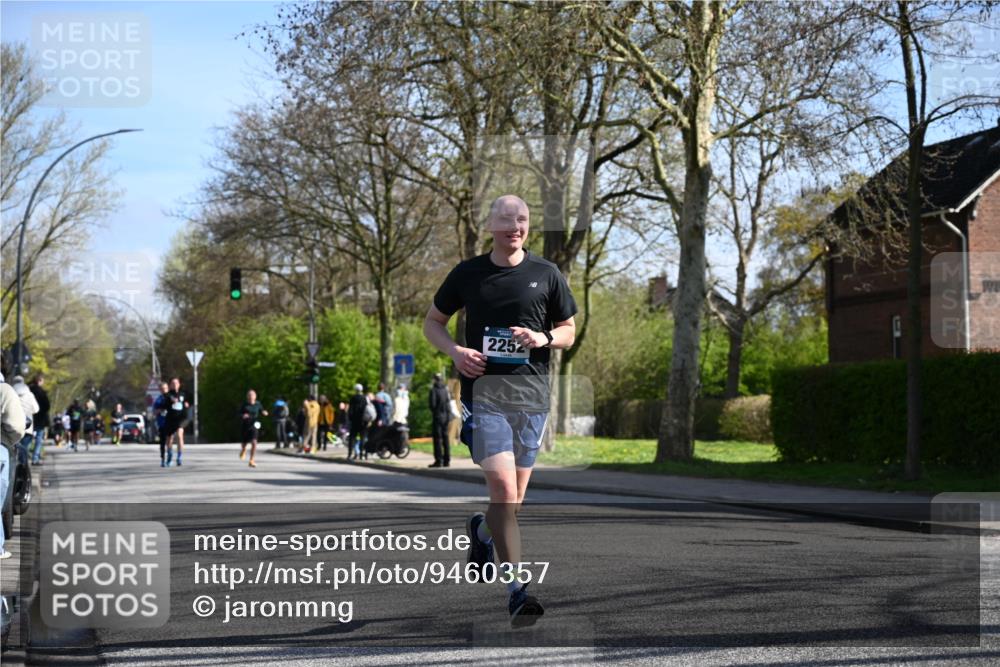 12.04.2026 - 45. Internationalen Wilhelmsburger Insellauf J. Mangold http://msf.ph/oto/9460357 12.04.2026 10:42:29 Ziel 2252, 3091, 5442, 5273, 5273, 2724, 2500, 3021, 5751, 5794, 3779, 3779, 5840, 2406, 4377, 3086, 3227, 4974, 5705, 2189, 5697 meine-sportfotos.de