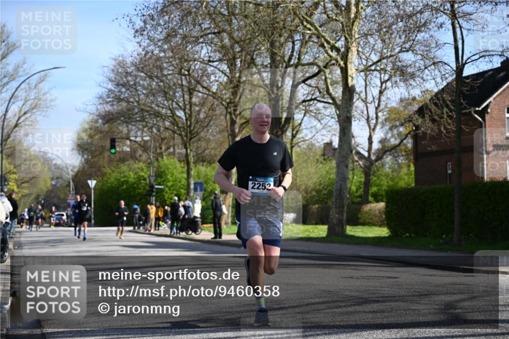 12.04.2026 - 45. Internationalen Wilhelmsburger Insellauf J. Mangold http://msf.ph/oto/9460358 12.04.2026 10:42:29 Ziel 2252, 3091, 5442, 5273, 5273, 2724, 2500, 3021, 5751, 5794, 3779, 3779, 5840, 2406, 4377, 3086, 3227, 4974, 5705, 2189, 5697 meine-sportfotos.de