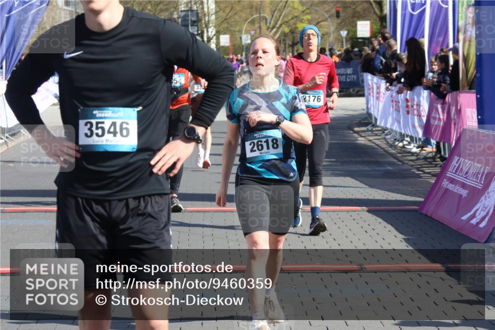 12.04.2026 - 45. Internationalen Wilhelmsburger Insellauf Strokosch-Dieckow http://msf.ph/oto/9460359 12.04.2026 10:50:15 Ziel 2618, 2176, 2054, 3329, 3459 meine-sportfotos.de
