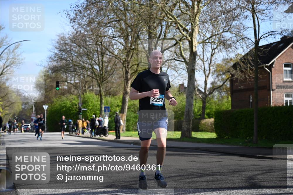 12.04.2026 - 45. Internationalen Wilhelmsburger Insellauf J. Mangold http://msf.ph/oto/9460361 12.04.2026 10:42:29 Ziel 2252, 3091, 5442, 5273, 5273, 2724, 2500, 3021, 5751, 5794, 3779, 3779, 5840, 2406, 4377, 3086, 3227, 4974, 5705, 2189, 5697 meine-sportfotos.de