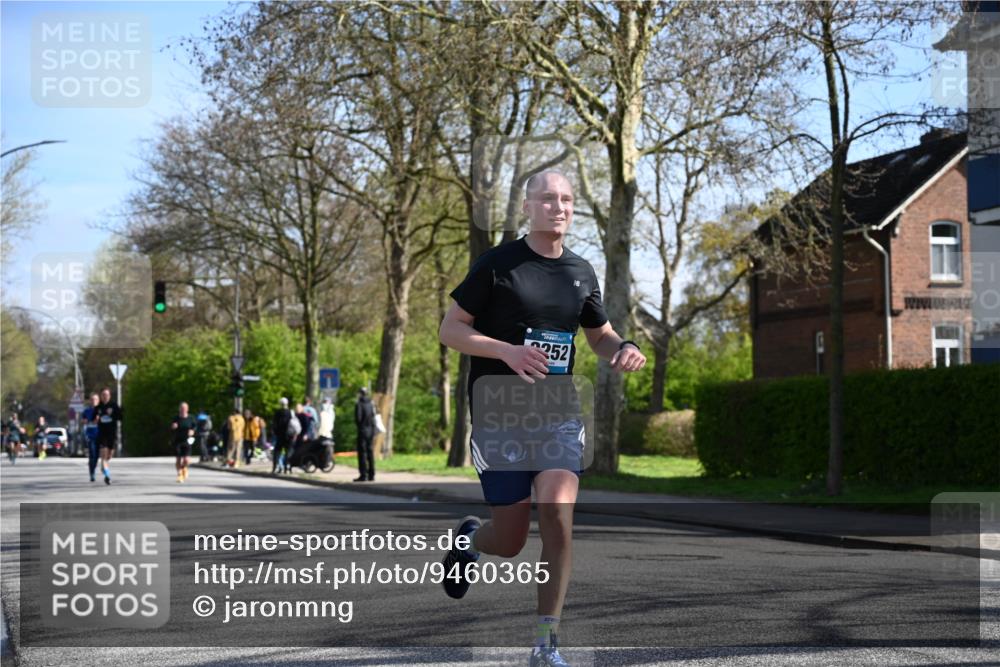 12.04.2026 - 45. Internationalen Wilhelmsburger Insellauf J. Mangold http://msf.ph/oto/9460365 12.04.2026 10:42:30 Ziel 2252, 3091, 5442, 5273, 2724, 2500, 3021, 5751, 5794, 3779, 5840, 2406, 4377, 3086, 3227, 4974, 5705, 2189, 5697, 2813 meine-sportfotos.de