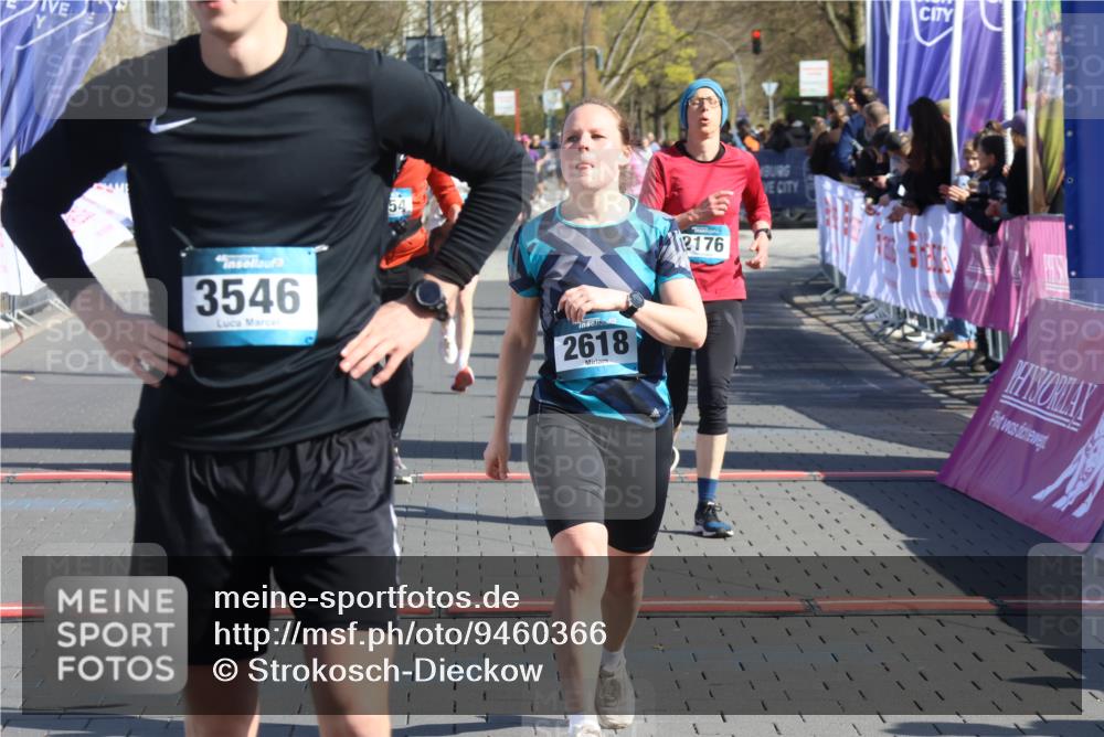 12.04.2026 - 45. Internationalen Wilhelmsburger Insellauf Strokosch-Dieckow http://msf.ph/oto/9460366 12.04.2026 10:50:15 Ziel 2618, 2176, 2054, 3329, 3459 meine-sportfotos.de