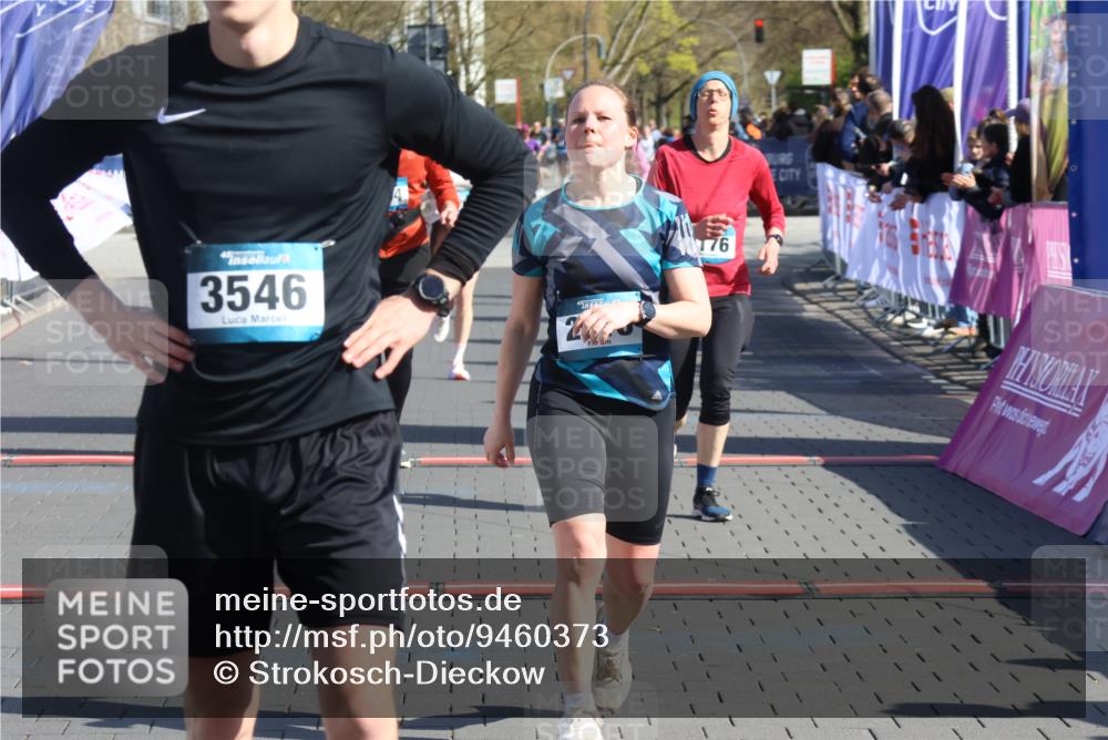 12.04.2026 - 45. Internationalen Wilhelmsburger Insellauf Strokosch-Dieckow http://msf.ph/oto/9460373 12.04.2026 10:50:15 Ziel 2618, 2176, 2054, 3329, 3459 meine-sportfotos.de