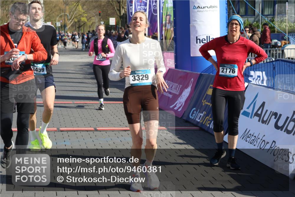 12.04.2026 - 45. Internationalen Wilhelmsburger Insellauf Strokosch-Dieckow http://msf.ph/oto/9460381 12.04.2026 10:50:20 Ziel 2054, 3329, 3459 meine-sportfotos.de