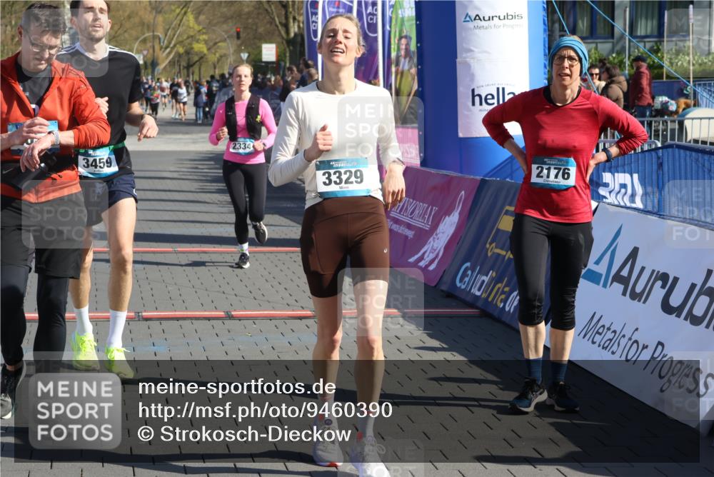 12.04.2026 - 45. Internationalen Wilhelmsburger Insellauf Strokosch-Dieckow http://msf.ph/oto/9460390 12.04.2026 10:50:20 Ziel 2054, 3329, 3459 meine-sportfotos.de