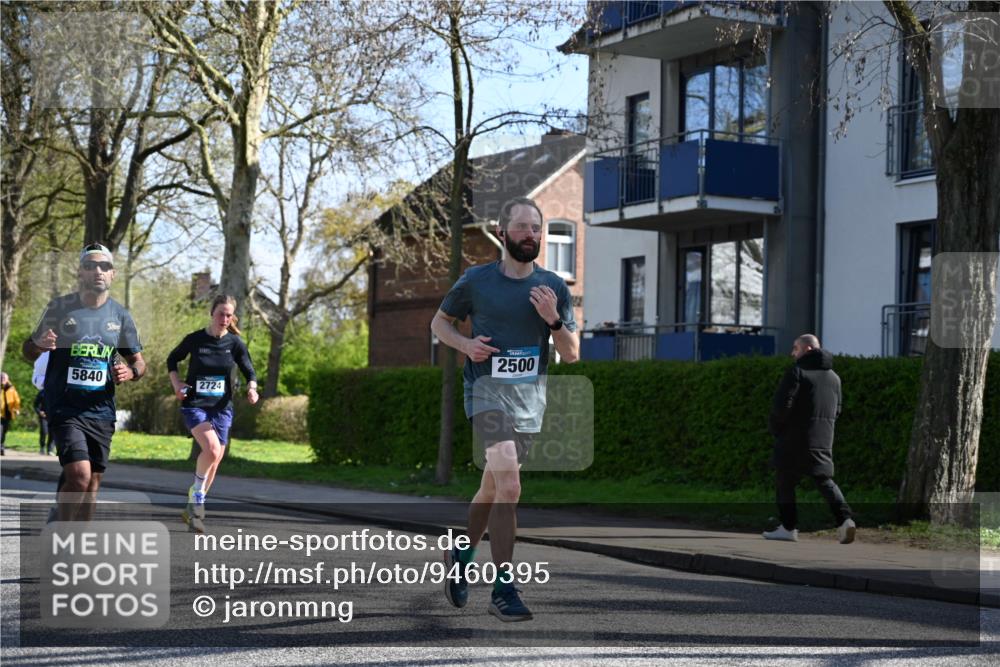 12.04.2026 - 45. Internationalen Wilhelmsburger Insellauf J. Mangold http://msf.ph/oto/9460395 12.04.2026 10:42:48 Ziel 5273, 2724, 2500, 3021, 5751, 5794, 3779, 5840, 2406, 2406, 4377, 3086, 3227, 4974, 5705, 2189, 5697, 2813, 4931, 3565, 5337, 2102, 2656, 2104, 5407, 5286, 2039 meine-sportfotos.de