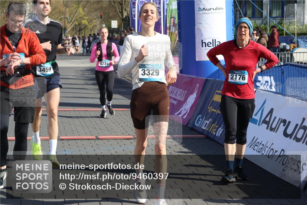 12.04.2026 - 45. Internationalen Wilhelmsburger Insellauf Strokosch-Dieckow http://msf.ph/oto/9460397 12.04.2026 10:50:20 Ziel 2054, 3329, 3459 meine-sportfotos.de