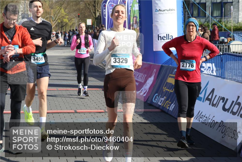 12.04.2026 - 45. Internationalen Wilhelmsburger Insellauf Strokosch-Dieckow http://msf.ph/oto/9460404 12.04.2026 10:50:20 Ziel 2054, 3329, 3459 meine-sportfotos.de