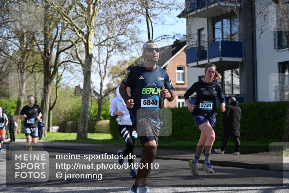 12.04.2026 - 45. Internationalen Wilhelmsburger Insellauf J. Mangold http://msf.ph/oto/9460410 12.04.2026 10:42:49 Ziel 5273, 2724, 2500, 3021, 5751, 5794, 3779, 5840, 2406, 4377, 4377, 3086, 3227, 4974, 5705, 2189, 5697, 2813, 4931, 3565, 5337, 2102, 2656, 2104, 5407, 5286, 2039 meine-sportfotos.de